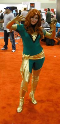 Day 3: 06- It's Phoenix...
Found Needle and G by chance at the Marvel booth. Today she was in her green Phoenix costume. Notice it's not as shiny as the red one. It's not supposed to be.
