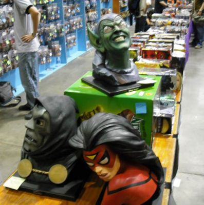 Day 3: 08- Busts
Right next to the Hellboy statue, if I remember correctly. Another Skrull, a character that just looks like a Skrull, and DOOM.
