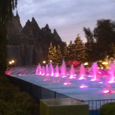 Canada's Wonderland - Fountains After Dark
Things looked nice just as we were leaving.
Keywords: gathering12;wonderland