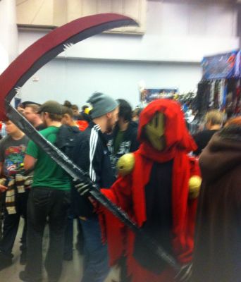 Montreal Comiccon - Specter Knight Cosplay
I love Shovel Knight, so I was excited to see this guy. So embarrassed that I slipped up and called him "Wraith Knight" at first. Also embarrassed that the photo quality is so poor, but that's par for the course with me.
Keywords: gathering14;montreal comiccon