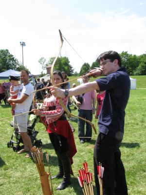 2(Sun) Pirate Fest - Archery - Snakeman and Needle
Needlegal, along with no less than three random strangers, sneer contemptuously at Snake's bad form. Well I'll show them! *misses the target by a mile again* Damnit!
Keywords: gathering10