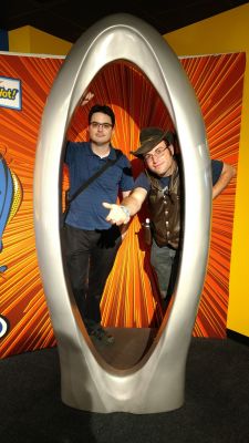 Niagara - Ripley's
Raijin and Geoff posing in the eye of a giant needle

